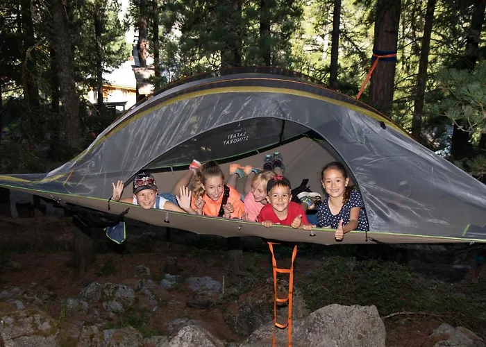 Baumzelte Robis Waldspielpark 格雷兴